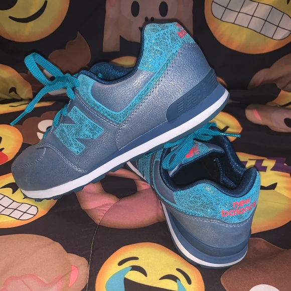 Gently worn New Balance Sneaker youth size 6 - Picture 5 of 5